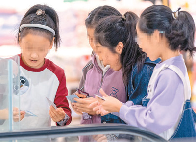 成瘾” 盲卡不可有“盲区”瓦力游戏app青少年“集卡(图2)